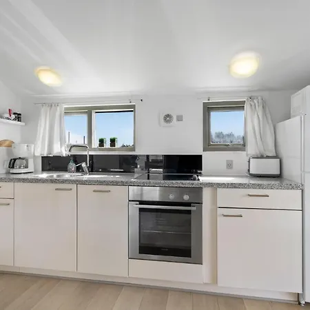 2 Bedroom Lovely In Apartamento *